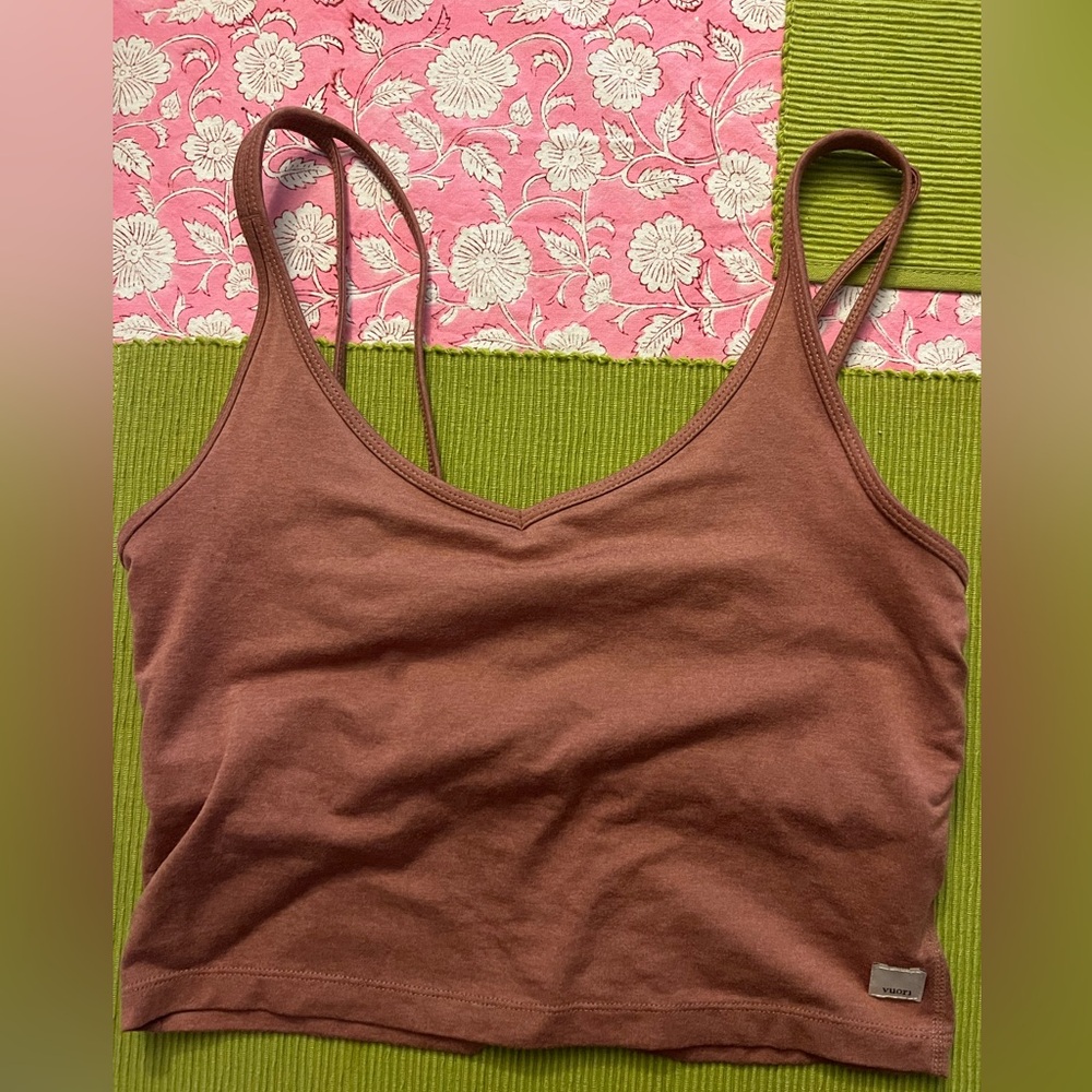 Vuori Halo performance crop top